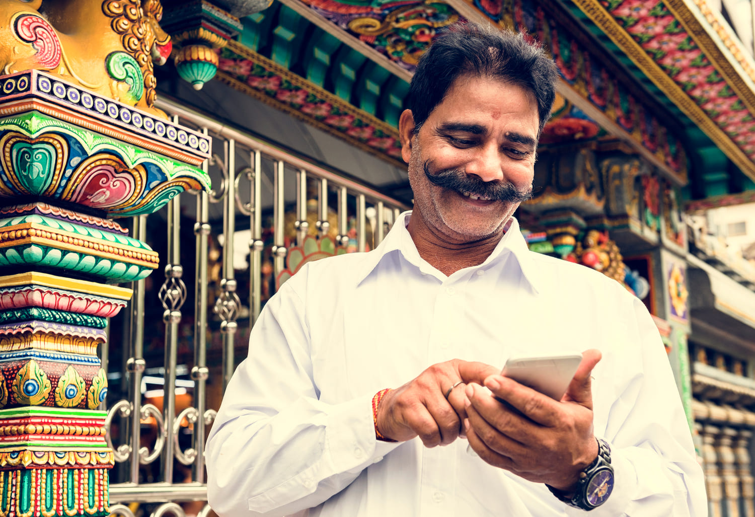 person using berrycare app